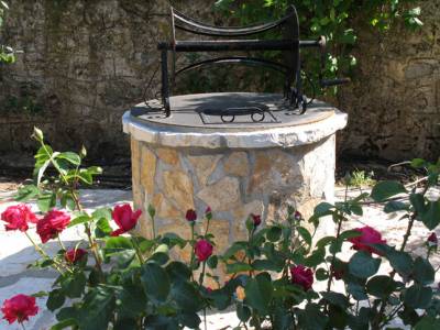 Περιήγηση στα πηγάδια της παλιάς Καλαμάτας