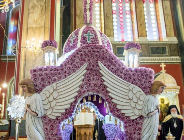 Τρίπολη: Ο ξεχωριστός Επιτάφιος του Αγίου Βασιλείου, έργο τέχνης που διακοσμείται με πέρλες