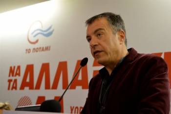 Θεοδωράκης: Παραμονή στο ευρώ πάση θυσία