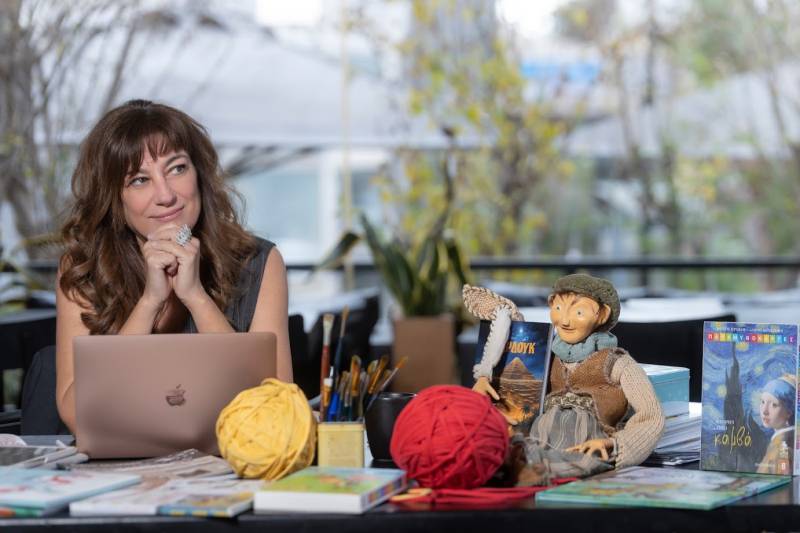 H συγγραφέας και εικονογράφος Λιάνα Δενεζάκη στην "Ε": «Η ελληνική γλώσσα είναι πανίσχυρη και ικανή να αλλάξει τον κόσμο»