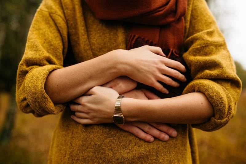 Πόσες αγκαλιές χρειαζόμαστε καθημερινά; – Η καθοριστική σημασία της αγκαλιάς
