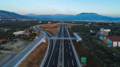 Πτήση πάνω από τον νέο περιφερειακό της Καλαμάτας (βίντεο)