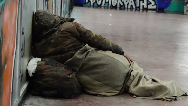 Διπλασίασε καθημερινά τις βάρδιες του streetwork για τους άστεγους ο δήμος Αθηναίων