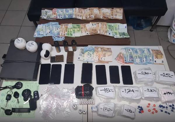 Καλαμάτα: Εγκληματική οργάνωση διακινούσε κοκαΐνη - Κατάσχεση 1,7 κιλών - 4 συλλήψεις (βίντεο)