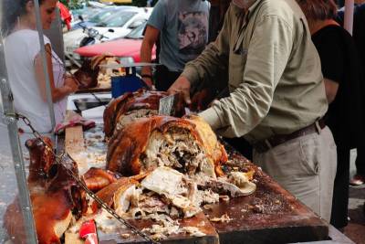 Γιορτή της γουρνοπούλας σήμερα στην Καλαμάτα (βίντεο-φωτογραφίες)