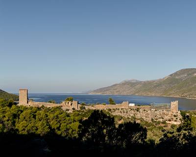 Περίπατος στο Αρχαίο Φρούριο των Αιγοσθένων, το «μέρος, που όσοι το έχουν δει, το αναπολούν με θαυμασμό και τείνουν να επιστρέφουν».