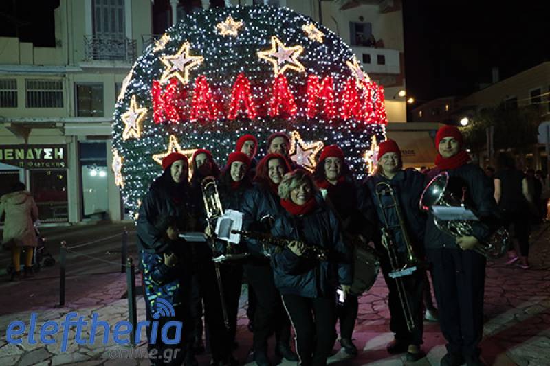 Καλαμάτα: Άναψε η μεγάλη χριστουγεννιάτική μπάλα στην 23ης Μαρτίου (βίντεο-φωτογραφίες)