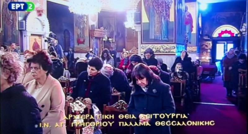 Ουρές για τη Θεία Κοινωνία σε εκκλησία της Θεσσαλονίκης - Κοσμοσυρροή και σε ναούς της Λάρισας (Βίντεο)