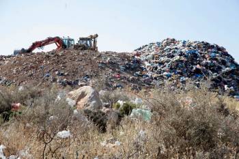 Ευρεία σύσκεψη σήμερα στην Περιφέρεια για τη διαχείριση των σκουπιδιών