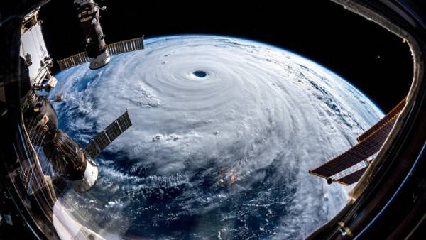 Στην Οκινάουα της Ιαπωνίας ο τυφώνας Τράμι - Τουλάχιστον 17 τραυματίες