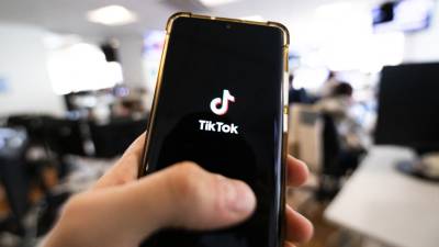 Τέλος στην ελεύθερη πρόσβαση των ανηλίκων στα social media (Βίντεο)