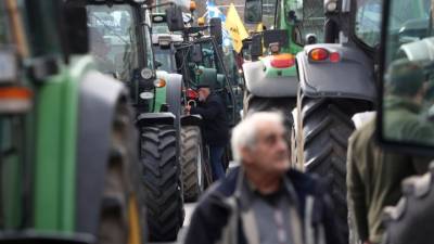 Αποχώρησαν τα τρακτέρ από το Σύνταγμα - Αποκαθίσταται σταδιακά η κυκλοφορία στο οδικό δίκτυο