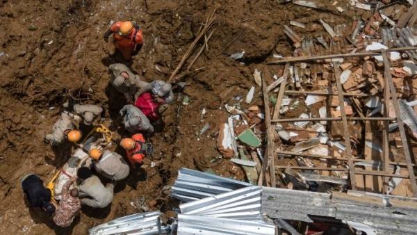 Βραζιλία: Σειρήνες συναγερμού στην Πετρόπολις - Στους 117 οι νεκροί
