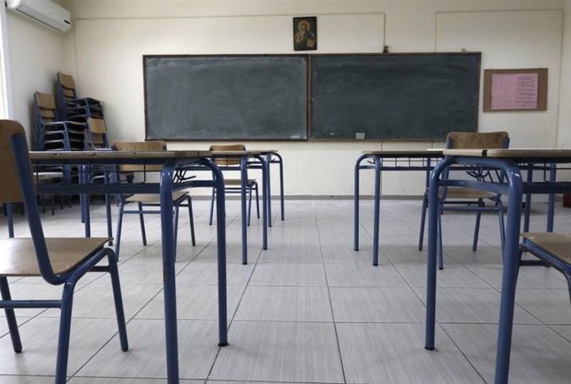 Γυμνάσιο στην Αρτέμιδα: «Διώκεται εκπαιδευτικός γιατί πήγε να ζητήσει διαδραστικούς πίνακες για το σχολείο»
