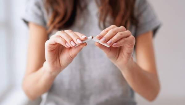Μειώθηκε στο μισό το κάπνισμα στην Ελλάδα, τι δείχνουν τα στοιχεία για την τελευταία 10ετία