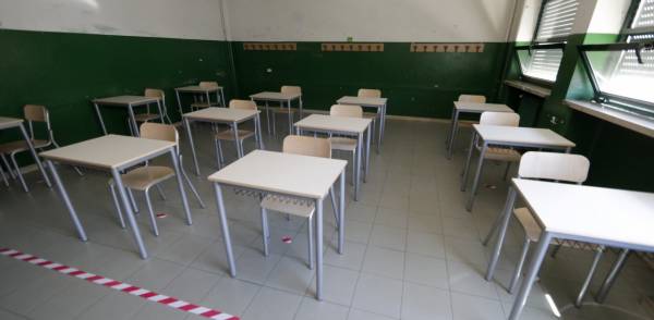 Η Ευρώπη επιστρέφει στα θρανία - Πώς ανοίγουν τα σχολεία σε 10 χώρες