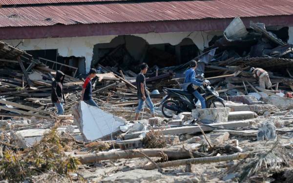 Ινδονησία: Στους 844 οι νεκροί από τον φονικό σεισμό - Συνδυασμός παραγόντων επιδείνωσε την καταστροφή