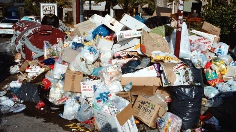 Συσσώρευση σκουπιδιών στη Θεσσαλονίκη λόγω χιονιά