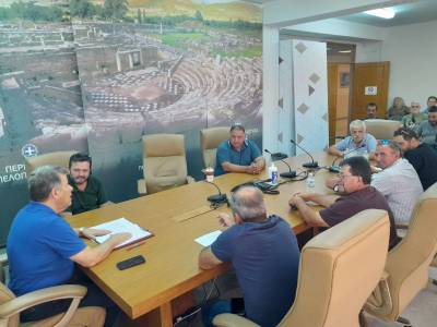 Συνάντηση αγροτικών συλλόγων με τον αντιπεριφερειάρχη Πρωτογενούς Τομέα για τη σταφίδα (βίντεο)