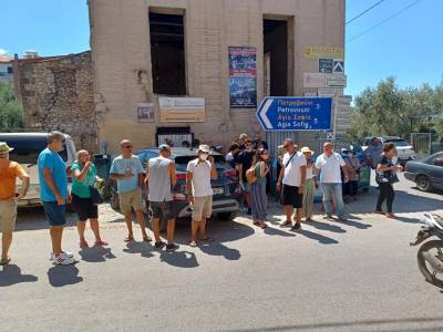 Παράσταση διαμαρτυρίας από κατοίκους της Τραχήλας στο Δήμο Δυτικής Μάνης
