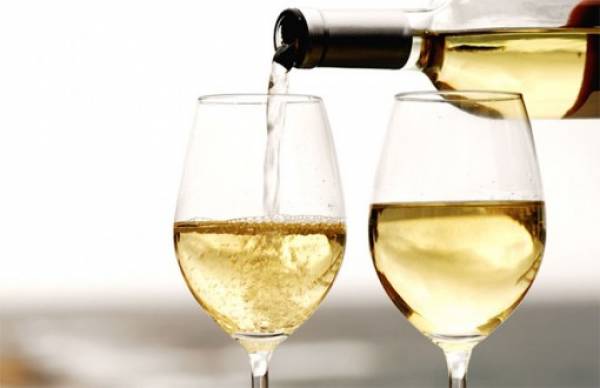 Το λευκό κρασί σχετίζεται με αυξημένο κίνδυνο για μελάνωμα στο δέρμα