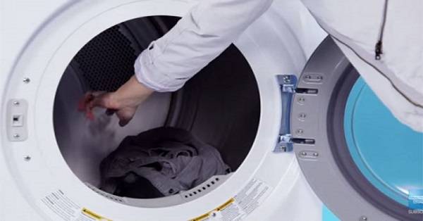 Τα πλύσιμο των συνθετικών ρούχων στο πλυντήριο ρυπαίνει το περιβάλλον