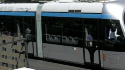 Ξεκινά η εμπορική λειτουργία της επέκτασης του τραμ προς Πειραιά