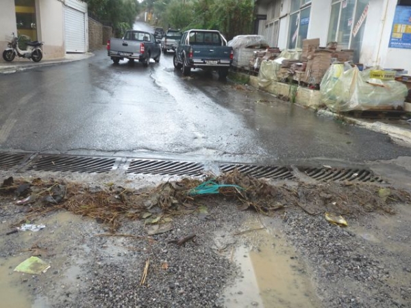 Φωτογραφίες από τους δρόμους στην Καλαμάτα μετά τη βροχή 