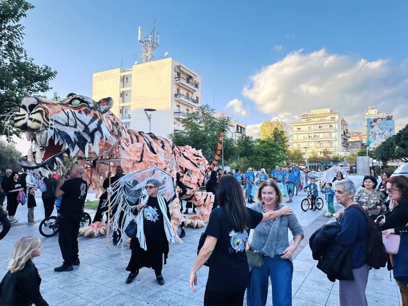 Έριξε αυλαία το 10ο Διεθνές Φεστιβάλ Κουκλοθέατρου Καλαμάτας – Η γιγάντια τίγρης έκλεψε τις εντυπώσεις