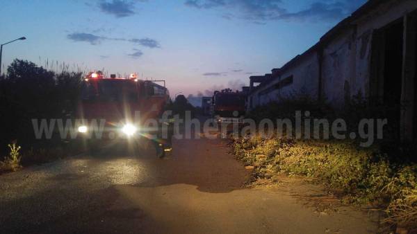 Μεσσηνία: Πυρκαγιά στο εργοστάσιο Λέκκα στο Ασπρόχωμα