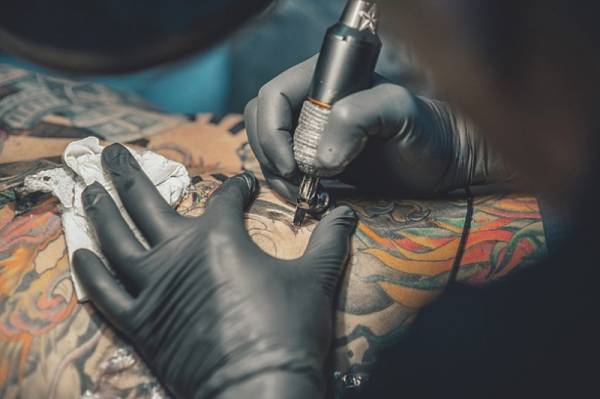 Επαγγελματίες της Καλαμάτας αναλύουν τα νέα δεδομένα γύρω από το τατουάζ