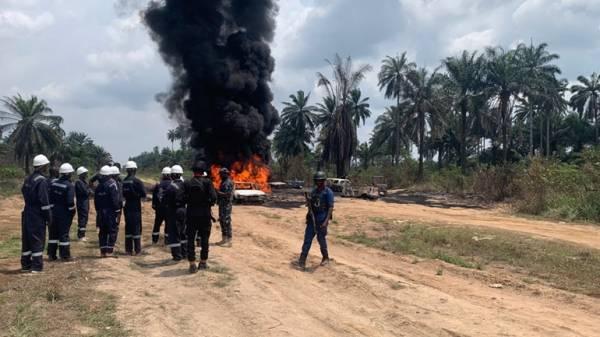 Νιγηρία: Τουλάχιστον 12 νεκροί από έκρηξη σε αγωγό πετρελαίου της Shell
