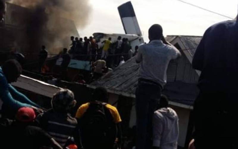 Κονγκό: Τουλάχιστον 24 νεκροί από τη συντριβή αεροσκάφους σε πυκνοκατοικημένη συνοικία