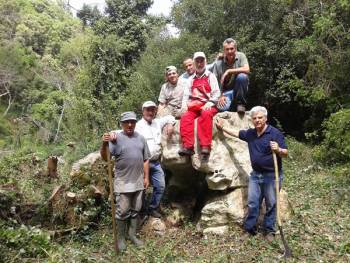 Το “τρύπιο κοτρώνι” στο Νερόμυλο