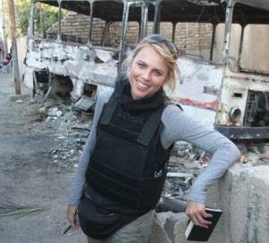 Στο νοσοκομείο με επιπλοκές η δημοσιογράφος Λάρα Λόγκαν -Την είχαν βιάσει 300 άνδρες στην Πλατεία Ταχρίρ
