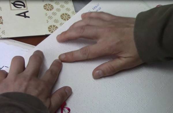 Μενού σε γραφή Braille σε καταστήματα της Καλαμάτας (βίντεο-φωτογραφίες)