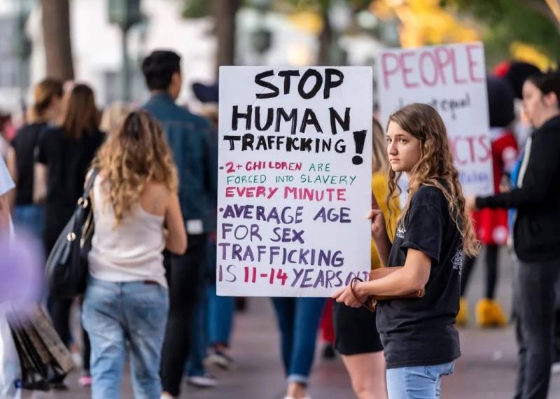 Ανθεί η εμπορία ανθρώπων στην ΕΕ: στοιχεία και αριθμοί