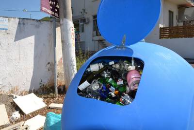 Γέμισαν οι κάδοι στην Κυπαρισσία