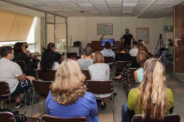Καλαμάτα: Μαθητές από 4 χώρες συζήτησαν για fake news στην αίθουσα εκδηλώσεων της “Ε” (φωτογραφίες)