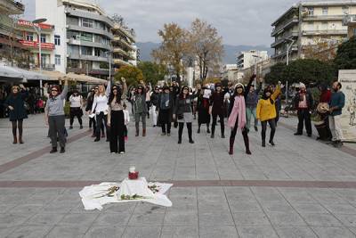 Ηχηρό μήνυμα κατά της βίας από τις γυναίκες της Καλαμάτας (βίντεο)