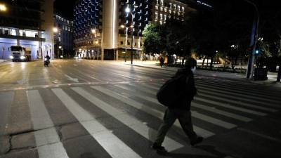 Αυτοκίνητο παρέσυρε πεζό στην Πλατεία Συντάγματος (βίντεο)