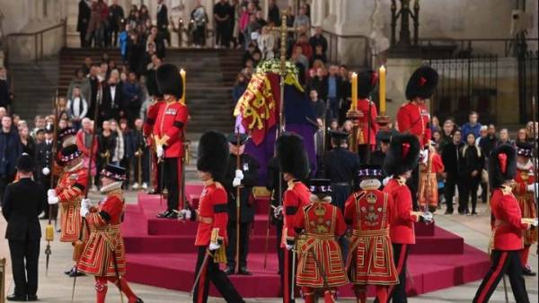Σήμερα η κηδεία της βασίλισσας Ελισάβετ - Ποιοι θα παραβρεθούν (βίντεο)