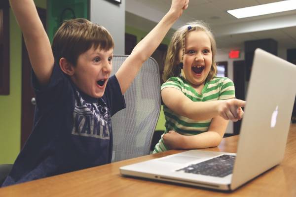 Τι δείχνει έρευνα της Kaspersky Lab για τη συμπεριφορά των παιδιών, όταν βρίσκονται online