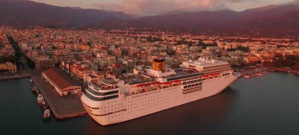 Εκπληκτικό βίντεο: Το λιμάνι της Καλαμάτας και το &quot;Costa Neoromantica&quot; από drone
