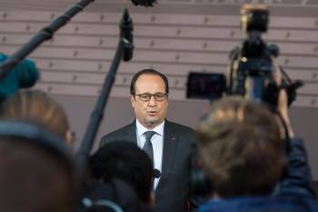 Εκκληση Ολαντ για "συμβιβαστική συμφωνία" μέχρι τη Δευτέρα