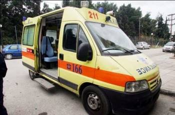 2 νεαροί τραυματίες σε τροχαίο με μηχανή