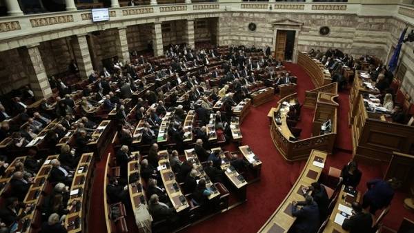 Υπερψηφίστηκε από ΣΥΡΙΖΑ, ΑΝΕΛ και Ποτάμι το νομοσχέδιο για το άσυλο