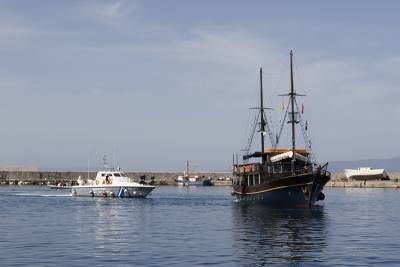 Ασκηση αντιμετώπισης φωτιάς σε σκάφος από το Λιμεναρχείο Καλαμάτας (βίντεο)