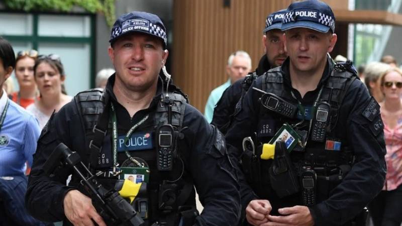 Βρετανία: Τρεις συλλήψεις μετά την επίθεση με οξύ εναντίον ενός τρίχρονου αγοριού