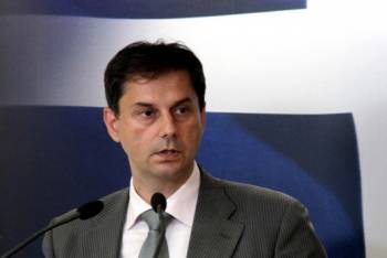 Θεοχάρης: Βλέπω Υπουργό στο Σκάι να ξεφτιλίζεται. Αν δεν ξέρει τα θέματα ας μην μιλάει καλύτερα